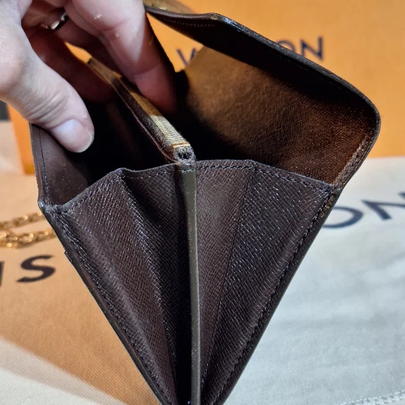 Louis Vuitton Damier Sarah Wallet - Picture 5 of 16